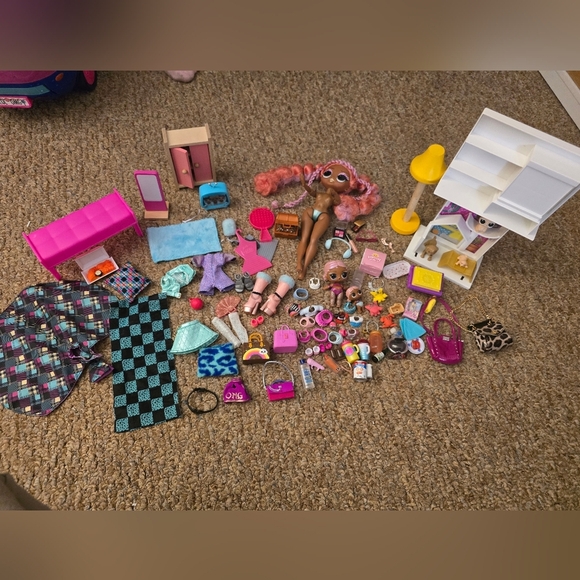 L.O.L Dolls and Accessories Set - Picture 1 of 5
